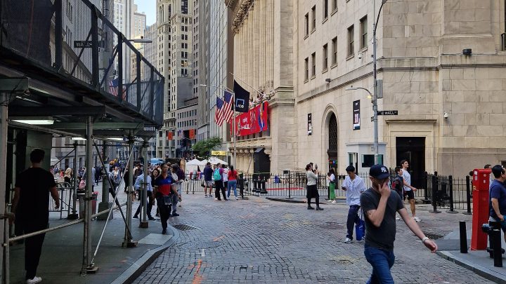 The New York Stock Exchange building on Wall Street (file photo)
