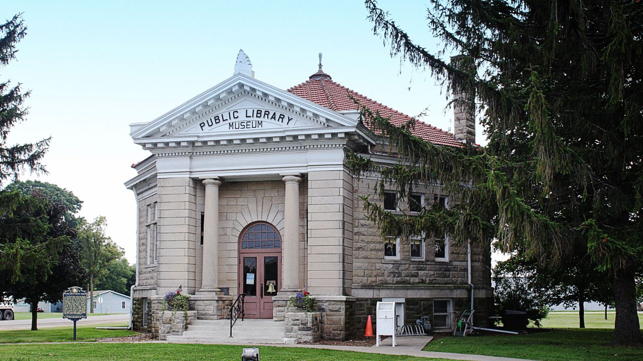 The Public Library in Atlanta, Illinois.jpg
