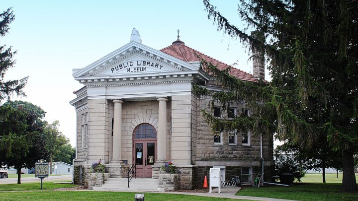 The Public Library in Atlanta, Illinois.jpg